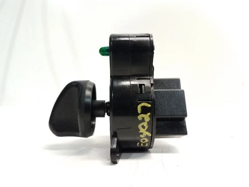 2000 Mercury Mountaineer Dash Switch - Headlamps - Image 2 of 3