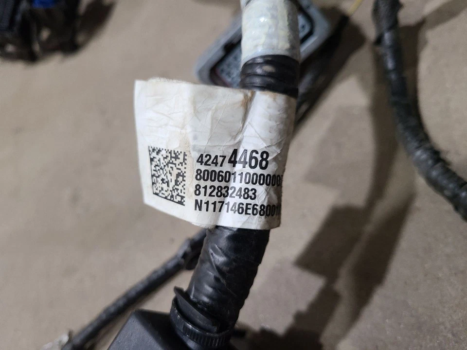 Chevrolet Trax 2017 (1,4 L/AT) arnés de cables del motor sin niebla n.º de parte: 42474468 Foto 2 de 4