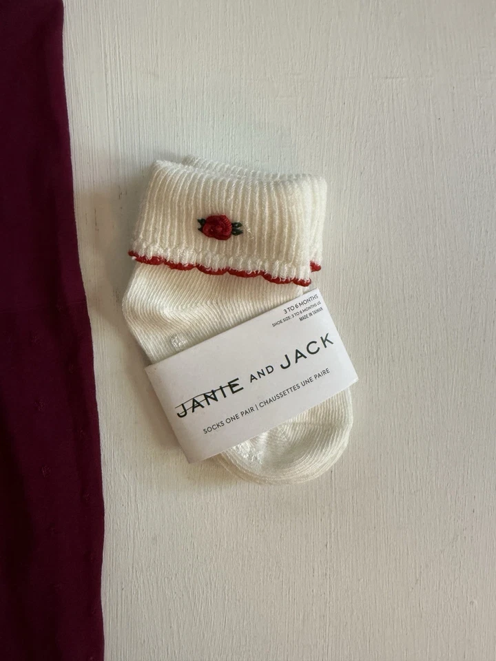 Paquete de medias y calcetines rosas Janie and Jack punto borgoña bebé 0-6 meses Foto 3 de 4