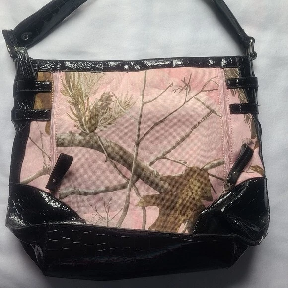Realtree concealed outlet carry purse