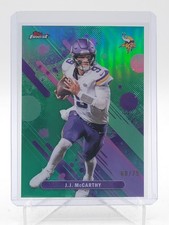 J.J. MCCARTHY 2025 TOPPS FINEST GREEN REFRACTOR ROOKIE /75 #61 VIKINGS Q6633