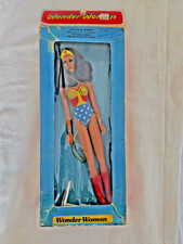 Muñeca Mego Wonder Woman 12" 1975-76 Diana Prince / Lynda Carter en CAJA con soporte