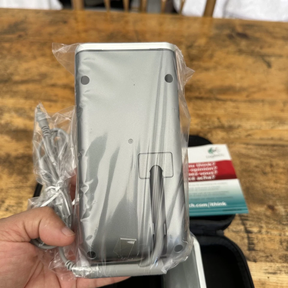 NEW Logitech V20 USB Laptop or Notebook Travel Speakers - Image 4 of 4