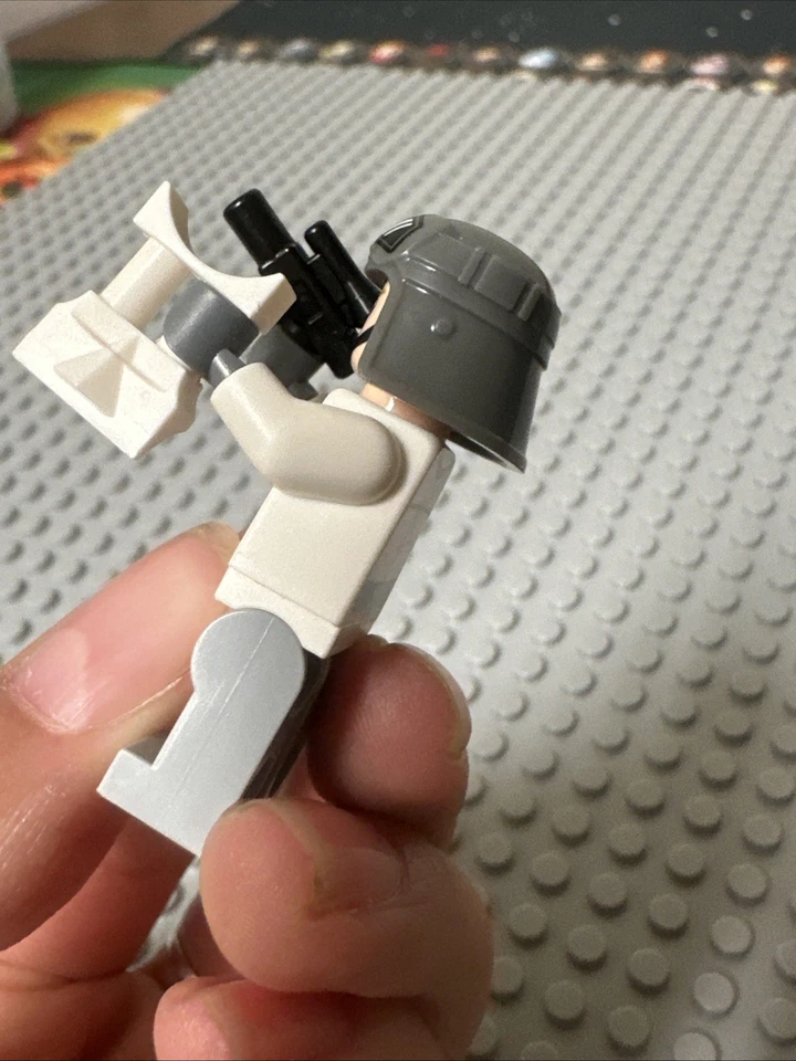 LEGO Star Wars Minifigure, Imperial AT-ST Driver, Hoth SW1183 - Image 4 of 4