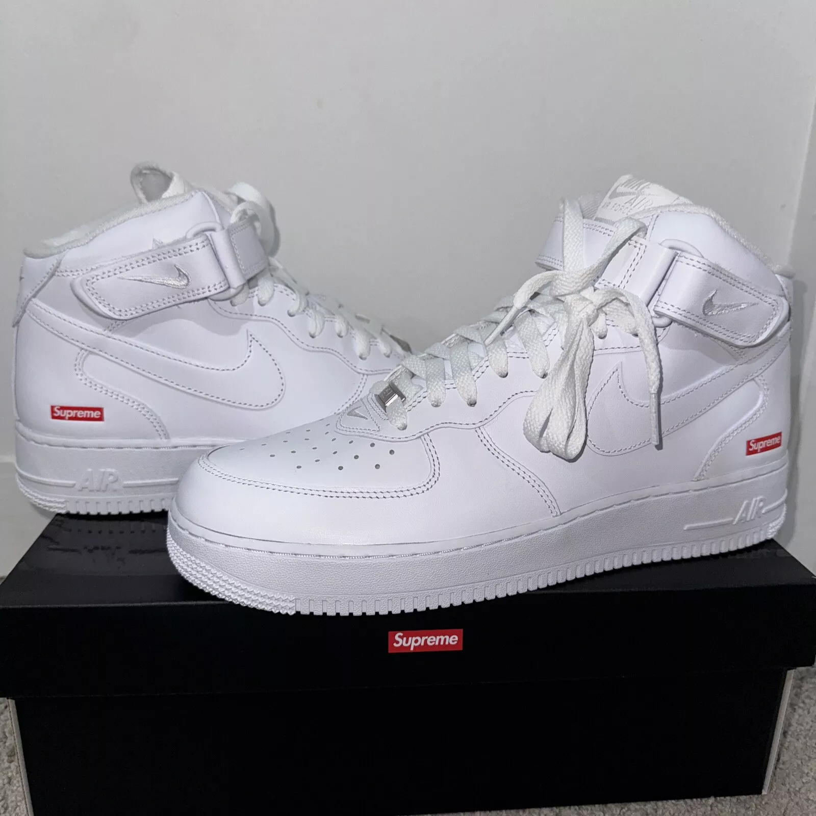 Taille 10,5 Homme   Logo Nike Supreme x Air Force 1 Mid Box   Triple Blanc BNDS
