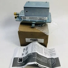CLEVELAND CONTROLS # AFS-222-376 AIR PRESSURE SENSING SWITCH