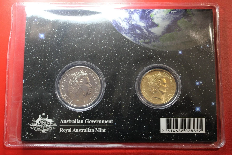 2008 TWO COIN UNCIRCULATED MINT SET WITH SLEEVE PLANET EARTH #SRA57 - Image 3 of 4