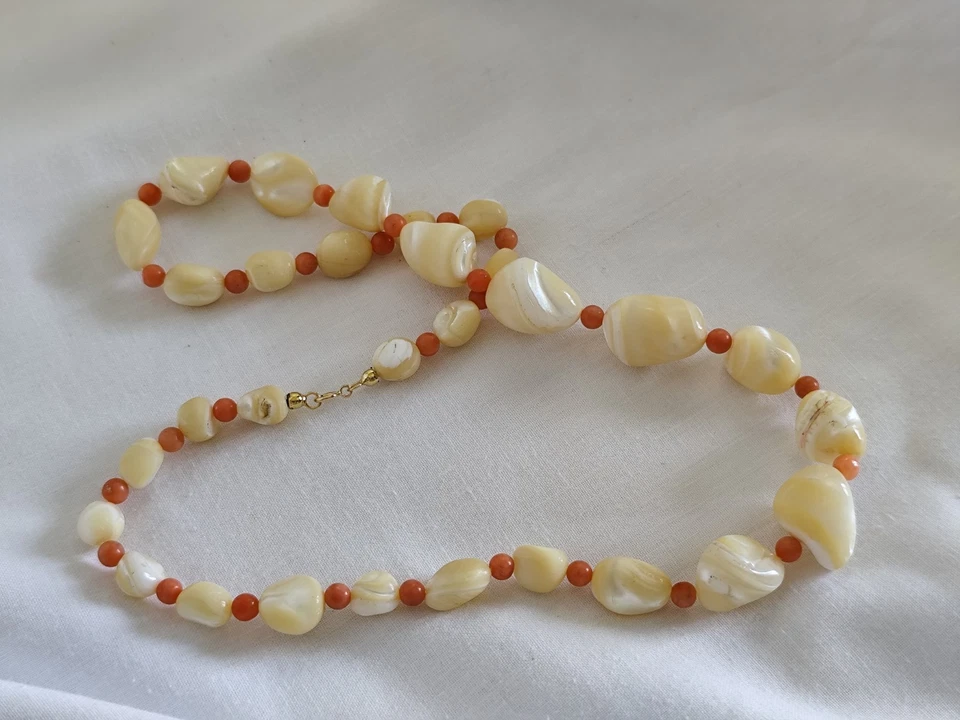 collana madreperla e corallo rosa - Immagine 3 di 4