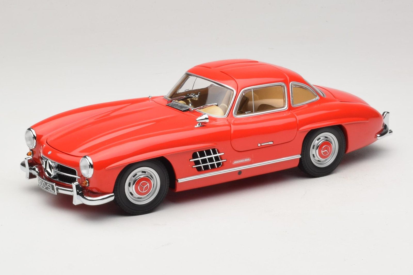 180039001 Mercedes 300 SL Gullwing Red Minichamps 1/18