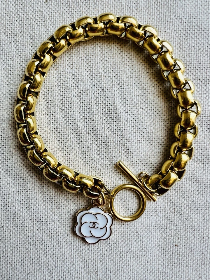 CHANEL Zipper Pull White Flower Charm On Unbranded Bracelet - Image 4 of 4