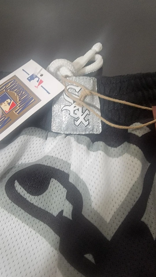 Mitchell And Ness 美国职棒大联盟芝加哥白袜队 Jumbotron 短裤,尺寸 S — 第 4/4 张图片