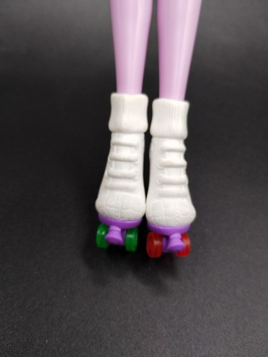 Monster High Operetta Skultimate Roller Maze Doll Missing Knee Pads - Picture 12 of 17