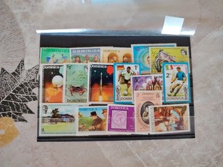 16 timbres Dominique lot 706