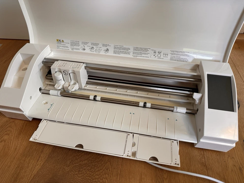 Silhouette Cameo Schneideplotter mit viel Zubehör – Bastelset komplett - Bild 2 von 4