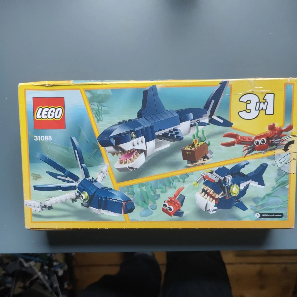 LEGO CREATOR: Deep Sea Creatures (31088) - Image 2 of 4