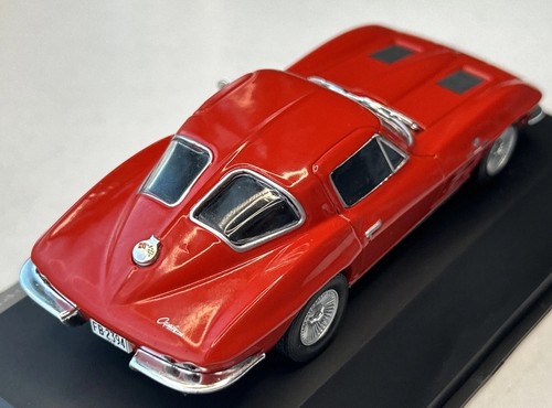 1:43 IXO 1963 Chevrolet Corvette C2 Sting Ray Coupe rot mit Vitrine & Buch - Bild 3 von 24