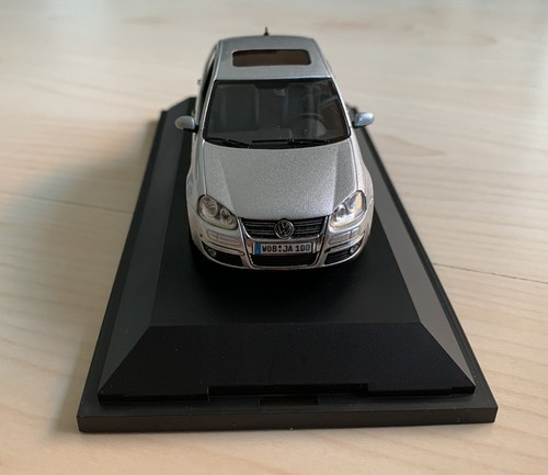 Volkswagen Jetta MK5 - 1/43 scale - VW Schuco modelcar - Imagen 3 de 11