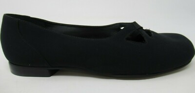 TROTTERS WOMEN'S MAGGIE BLACK MICROFIBER SLIP-ON BALLET FLATS