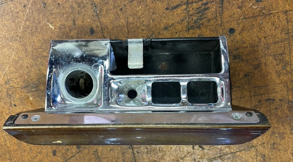 梅赛德斯奔驰 W123 280CE 300CD 前仪表板烟灰缸木质 Zebrano — 第 3/4 张图片