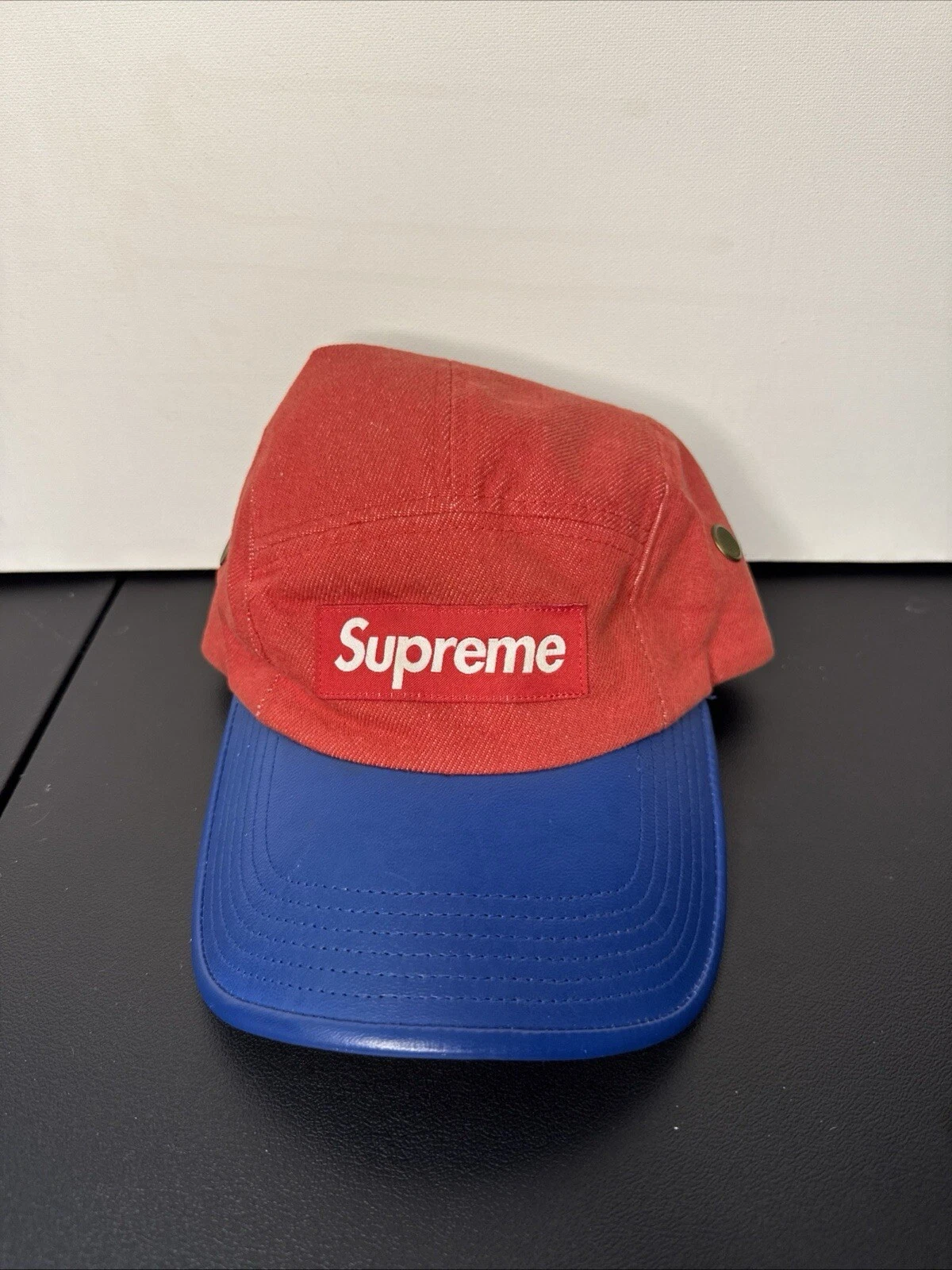 Casquette de camp Supreme 2 tons en denim rouge 