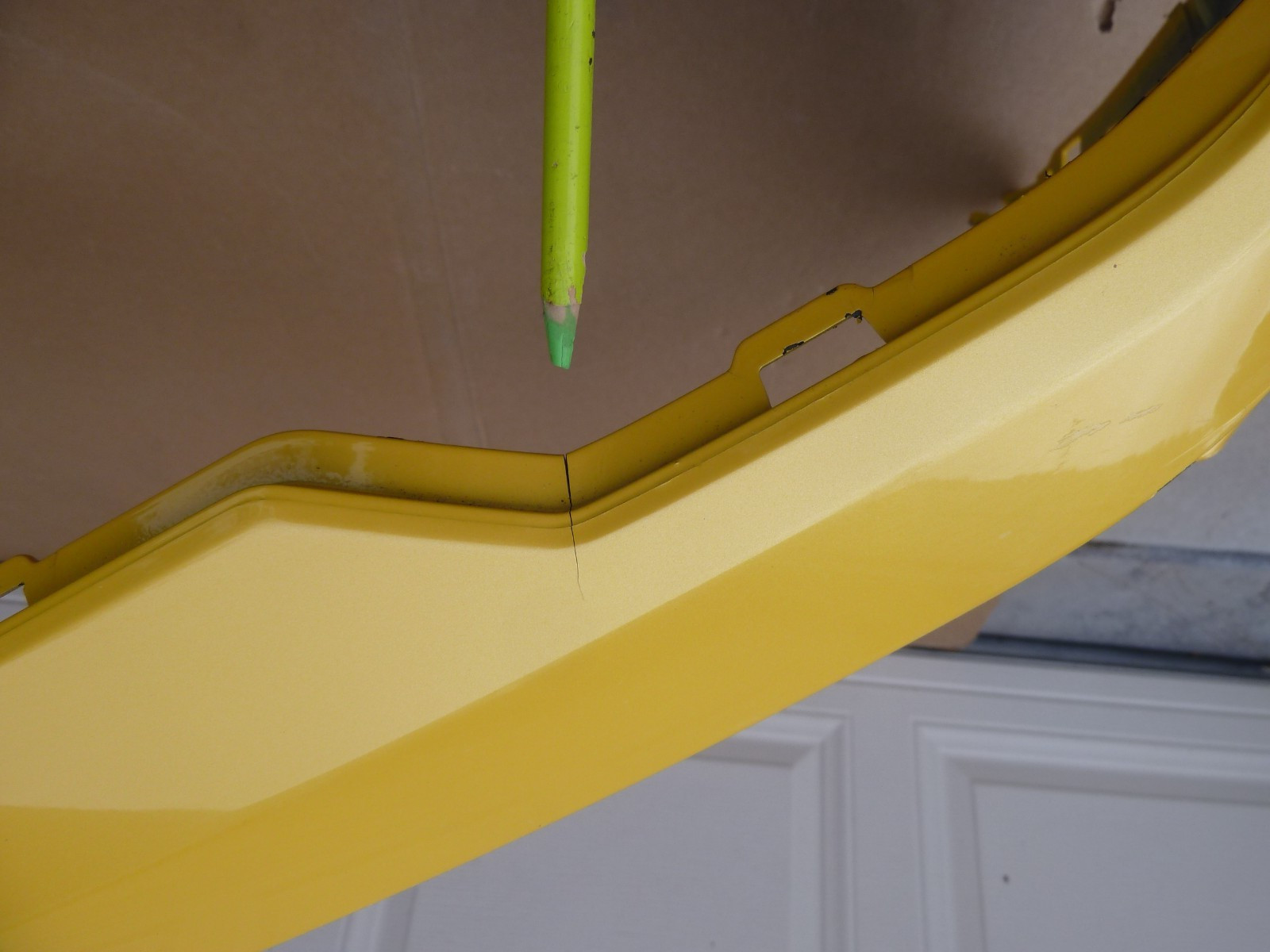 19-23 Lamborghini Urus Front Upper Bumper Cover Skin OEM Yellow Facia Damaged