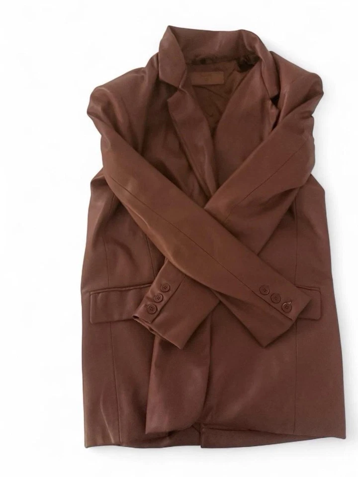 Blazer para mujer BlankNYC plisado talla pequeña chaqueta marrón Foto 2 de 4