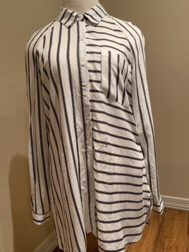 Passport Juniors Long Sleeve White Striped Button Down Cold Shoulder Size Large - Picture 1 of 3