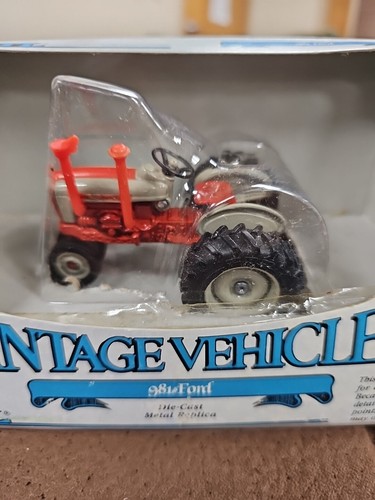 981 FORD Vintage Vehicles 1987 ERTL Die-Cast Tractor Replica 2564 1/43 Scale - Picture 2 of 4