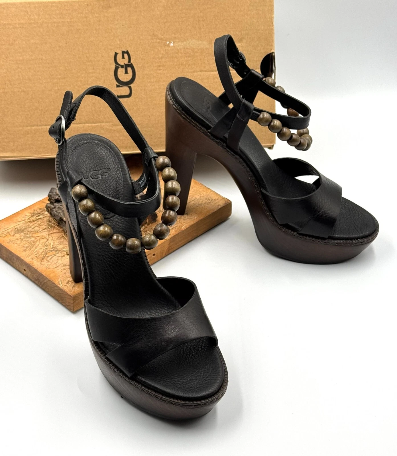 Sandali UGG donna Naima con perline in pelle nera plateau boho e cinturino tacco tg 7.