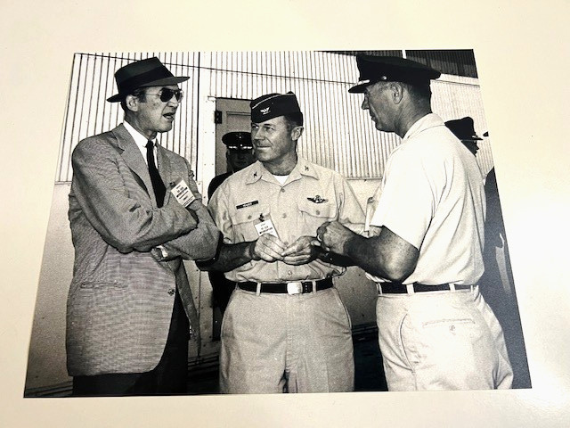 1963 JIMMY STEWART & TEST PILOT CHUCK YEAGER 8x10 B & W PHOTO PRINT - #889