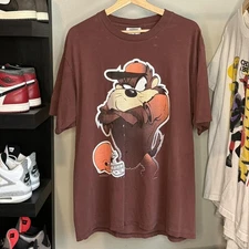 Looney Tunes Taz NFL Cleveland Browns unisex vtg dark chocolate shirt QT5536