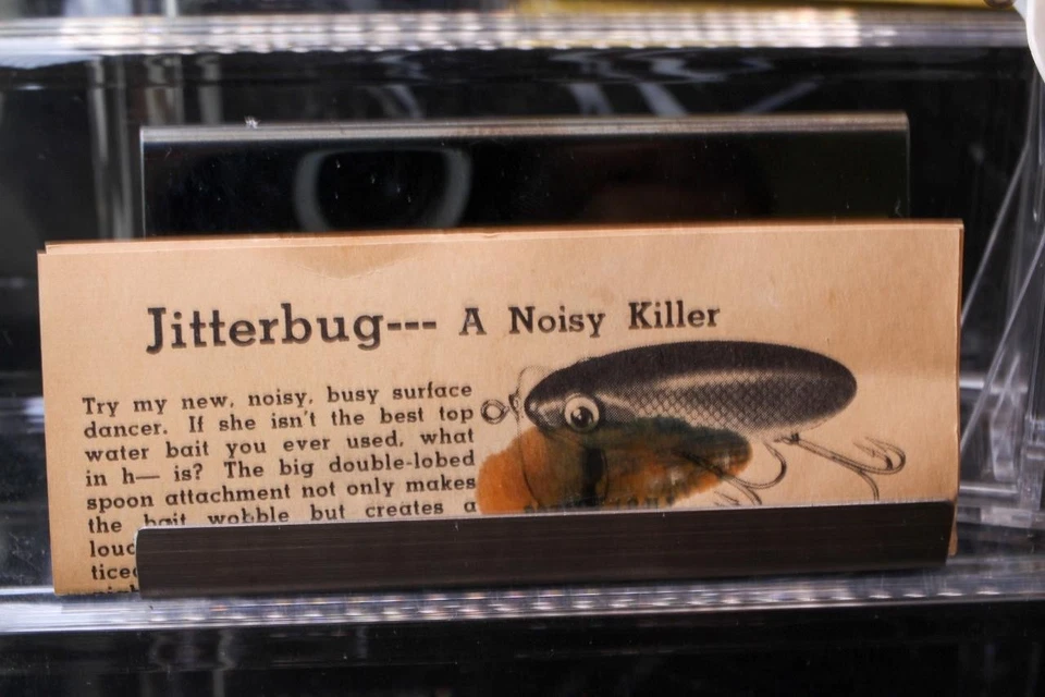 В КОРОБКЕ - Arbogast WWII белый пластиковый кромки Jitterbug приманка синий наконечник стрелы жук глаз - Изображение 2 из 4