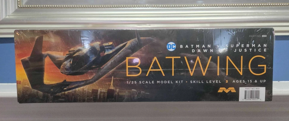 MOEBIUS 1:25 SCALE BATMAN v SUPERMAN BATWING PLASTIC MODEL KIT #969~NEW in BOX - Image 3 of 3