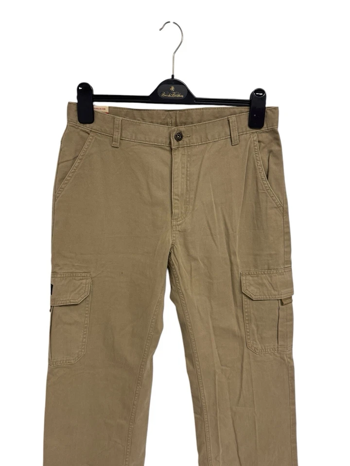 Pantalones cargo Wrangler para jóvenes niños beige relajado pierna recta talla 14 Husky Foto 2 de 4