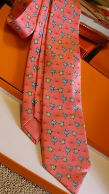 HERMES Seidenkrawatte, WECKER und HAHN, skurrile Sammlung!! NEU 