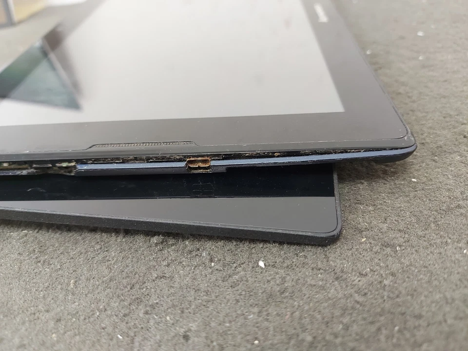 2X Lenovo Tablet JobLot Bundle (Damaged/Faulty) For Parts Only — Untested — #10 - Image 4 of 4