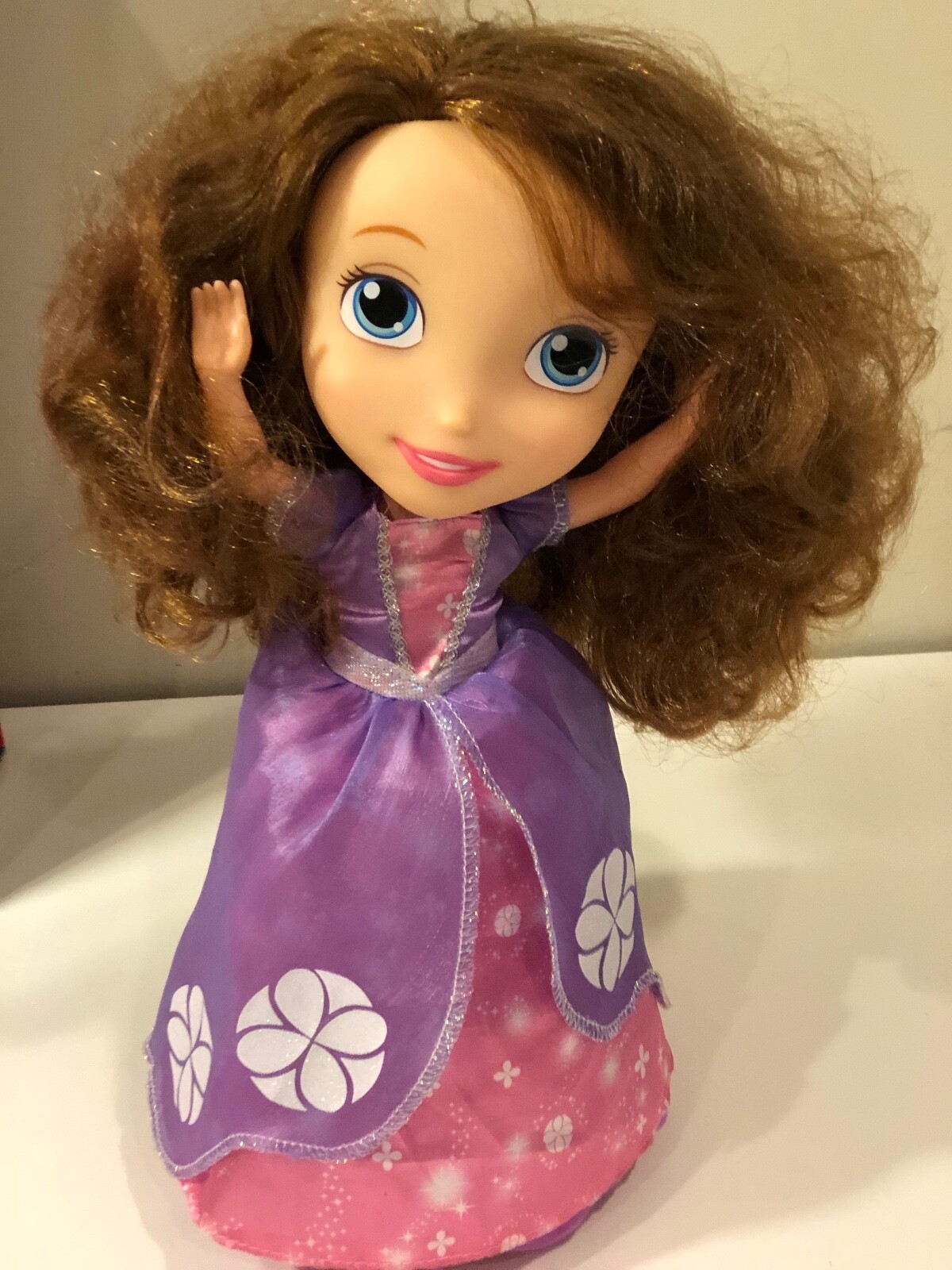 sofia the first dancing doll