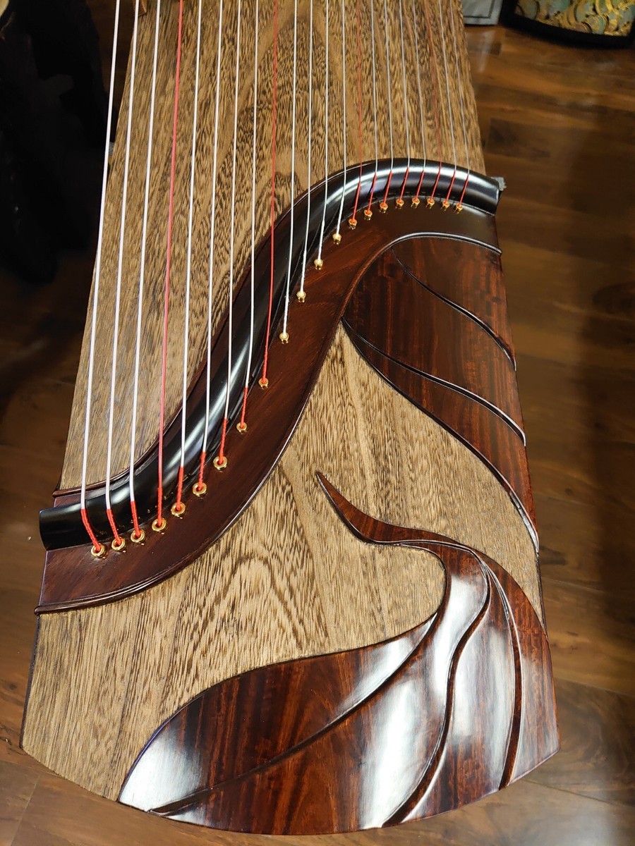 古筝（グーチェン）です。 Mujiuchen Carved Out Guzheng 