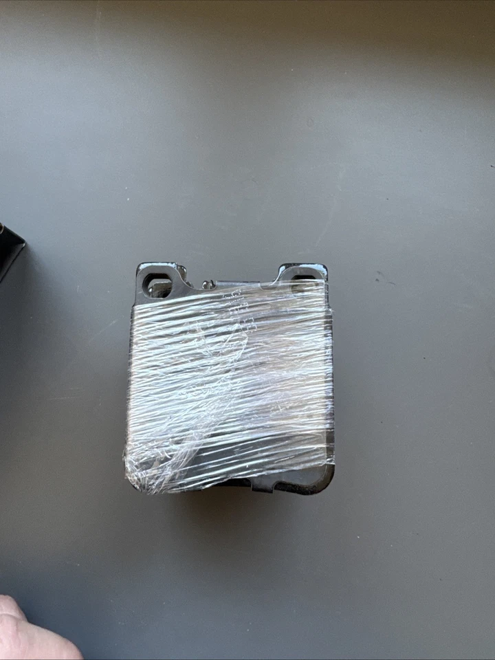 Pastillas de freno de disco traseras de cerámica ultra premium Akebono Eur603 Foto 4 de 4