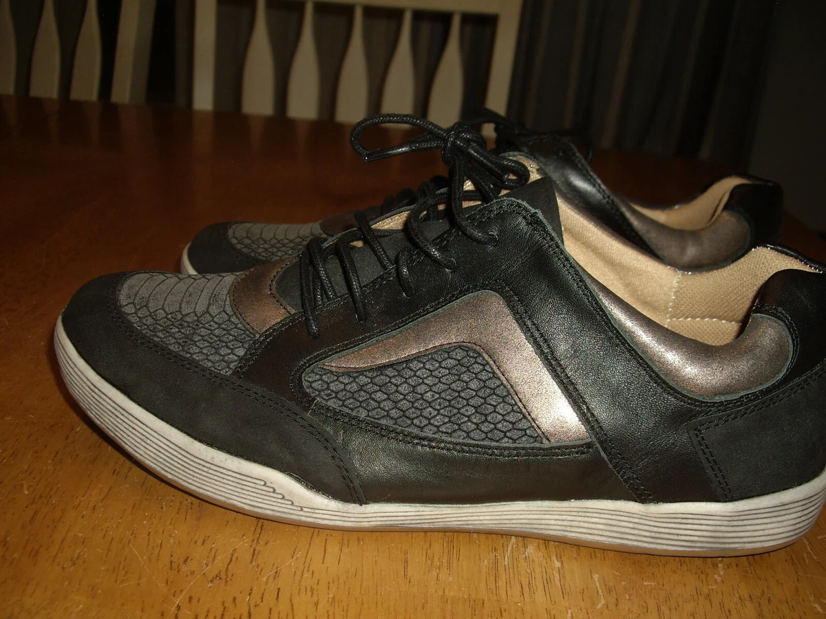 comfortiva sneakers