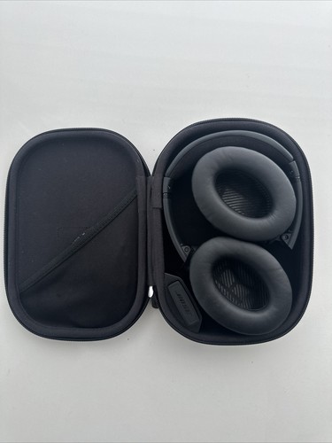 Bose QuietComfort 35 Noise-Cancelling Headphones - Picture 4 of 9