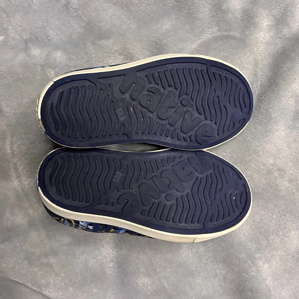 Sapatos aquáticos com estampa de Mickey Mouse infantil Native X Disney tamanho C8 (2-3 anos) - Imagem 3 de 4