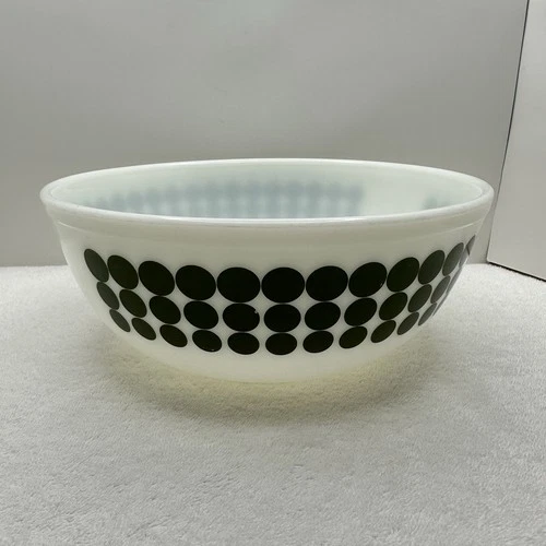 Vintage Pyrex 4QT White w Green Dots 10" Mixing Bowl (404)
