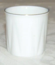 Shelley White Gold Trim Dainty 2.1/8 inch tall Cigarette Holder