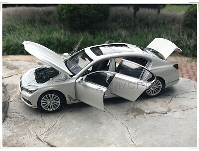 1/18 BMW 7 Series 750Li G12 2017 Diecast Model Car Toys Kids 1/18 BMW 7 Series 750Li G12 2017 Diecast Model Car Toys Kids