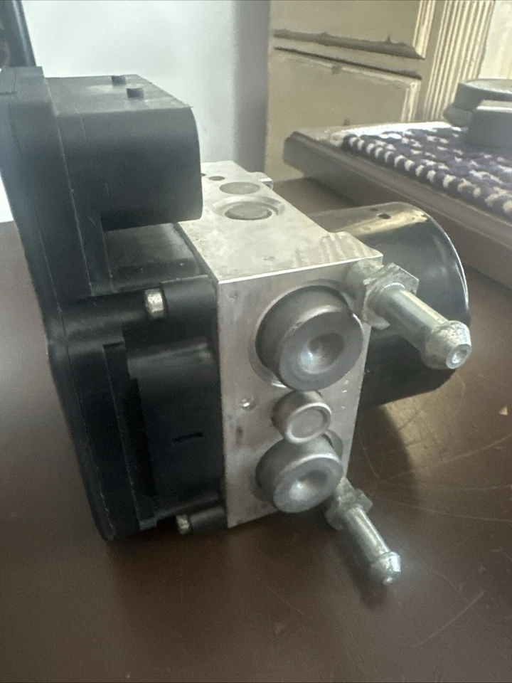 SUBARU OUTBACK 2.0 ABS (PUMP & ECU/MODULE COMBINED) 06.2109-6143.3 USED - Image 2 of 4