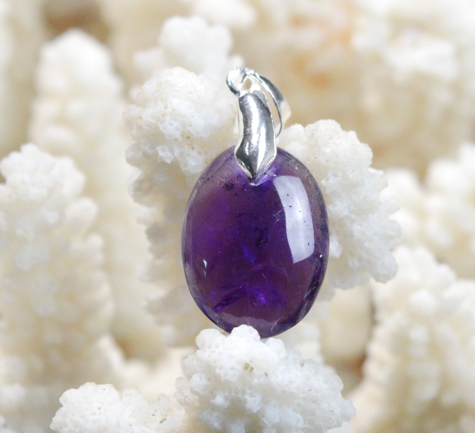 Améthyste 15 carats pendentif cabochon, retrouvez le calme grâce à cette pierre naturelle