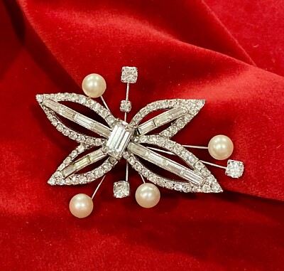 VINTAGE MARVELLA SIM PEARL RHINESTONE FLORA SILVER TONE BROOCH PIN