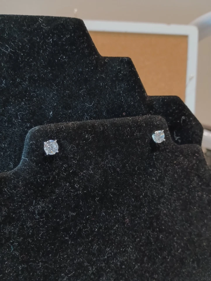 Pendientes Brillantes Epifanía Diamonique 100 Facetas 2.00 CTTW Esterlina 925 JCM NUEVOS EN CAJA Foto 2 de 4