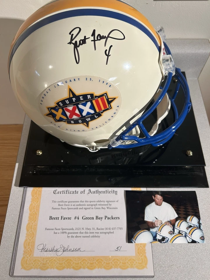Casco de Super Bowl 32 firmado por Brett Favre con certificado de autenticidad y estuche Foto 2 de 4